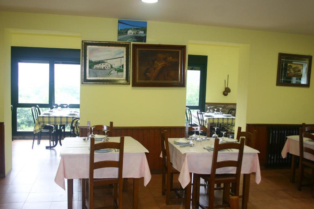 Hotel Restaurante Canero Buitenkant foto